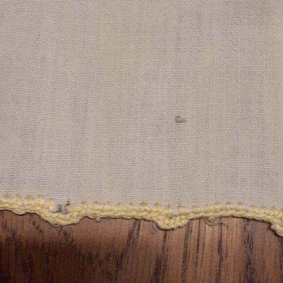 Vintage cross stitched embroidery butterflies flowers table runner w/tatted edge - Picture 7 of 8